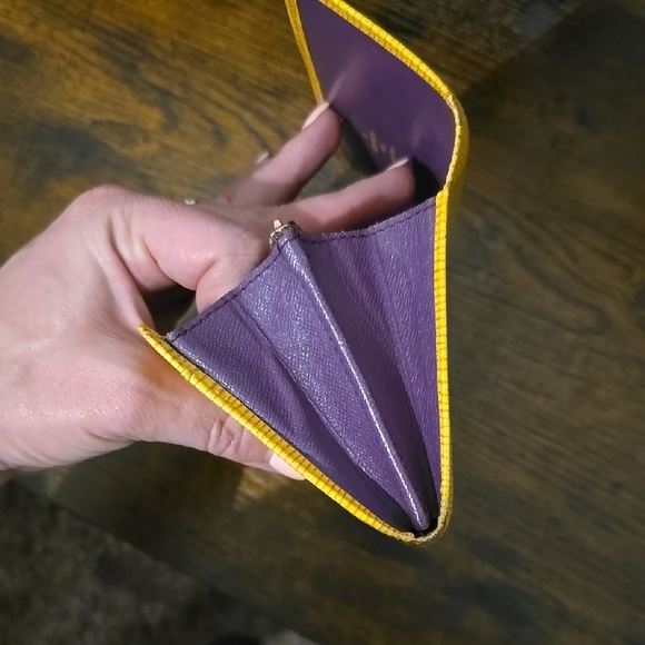 Louis Vuitton Epi Sarah Wallet - Picture 9 of 14